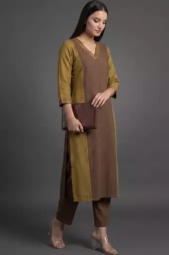 smart women colourblocked kurta with trousers