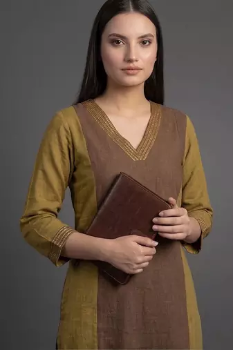 smart women colourblocked kurta with trousers
