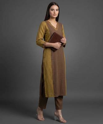 smart women colourblocked kurta with trousers 7