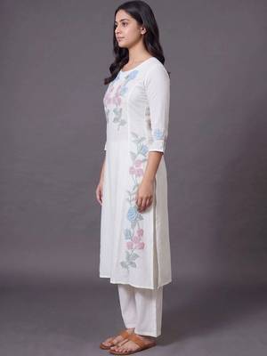 women floral embroidered regular thread work kurta with trousers 2