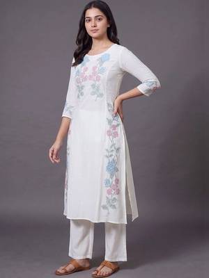women floral embroidered regular thread work kurta with trousers 6