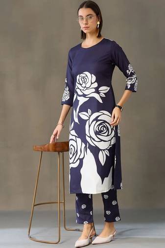 smart women printed kurta with trousers