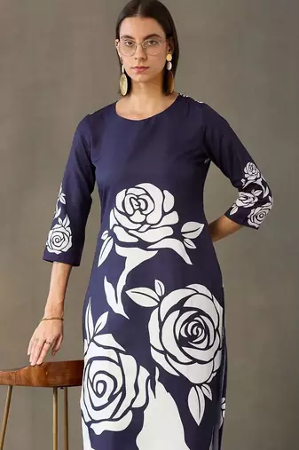 smart women printed kurta with trousers