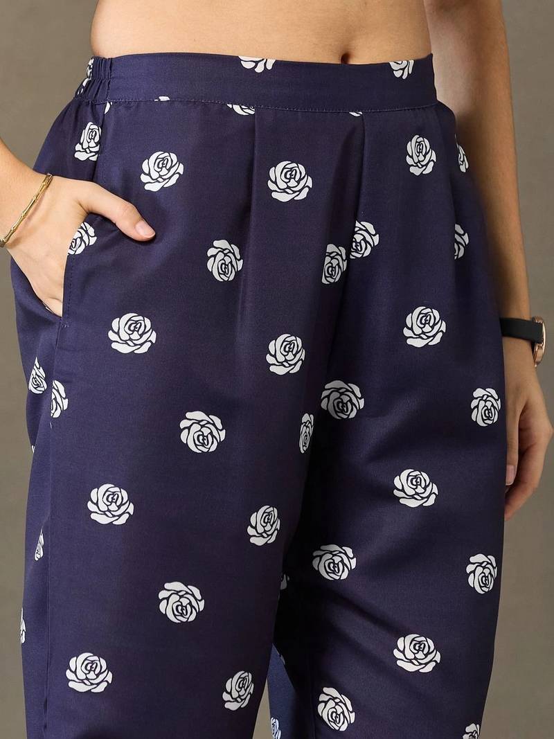 smart women printed kurta with trousers