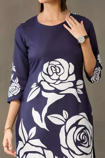 smart women printed kurta with trousers