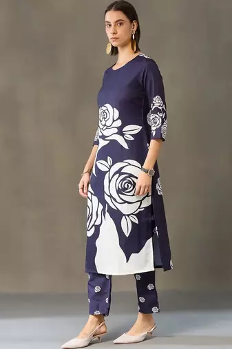 smart women printed kurta with trousers
