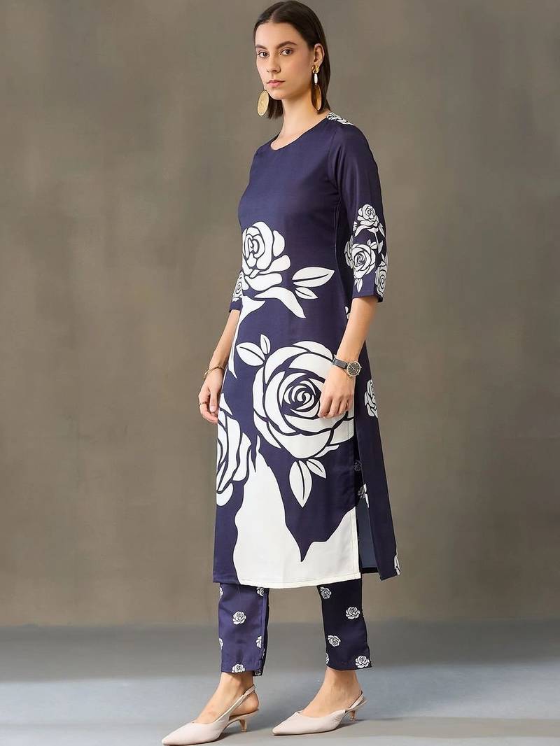smart women printed kurta with trousers