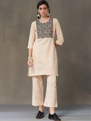 structured women embroidered kurta with trousers 3