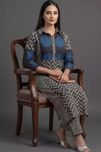 tailored women printed kurta with trousers