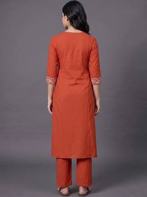 structured women embroidered kurta with trousers 3