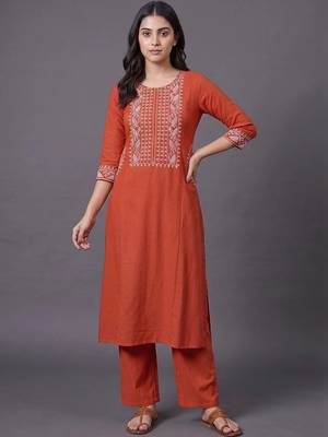 structured women embroidered kurta with trousers 4