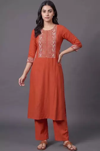 structured women embroidered kurta with trousers