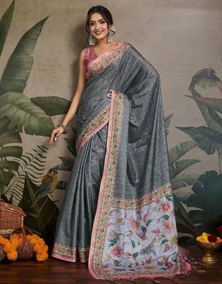 grey printed saree 4