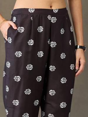 smart women kurta with trousers 4
