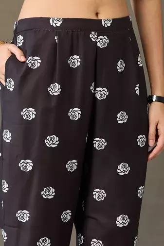 smart women kurta with trousers