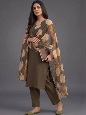tailored women kurta with trousers with dupatta 1