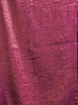 gold woven design banarasi saree 5