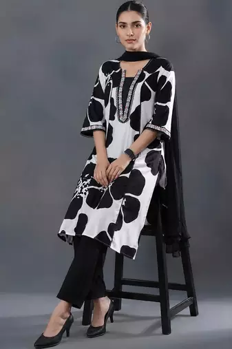 smart women printed kurta with trousers with dupatta