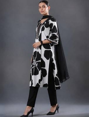 smart women printed kurta with trousers with dupatta 2