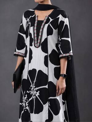 smart women printed kurta with trousers with dupatta 4