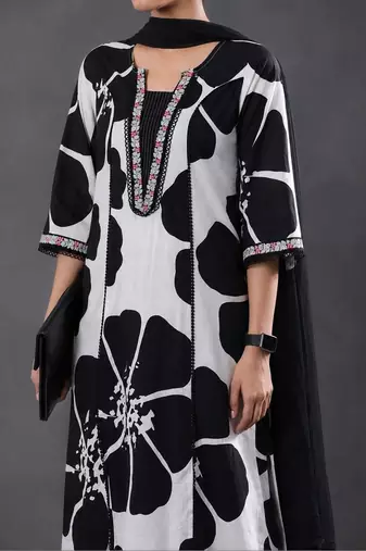 smart women printed kurta with trousers with dupatta