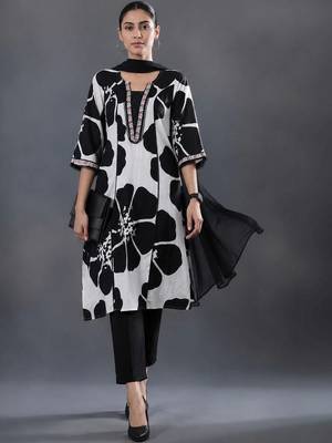 smart women printed kurta with trousers with dupatta 5