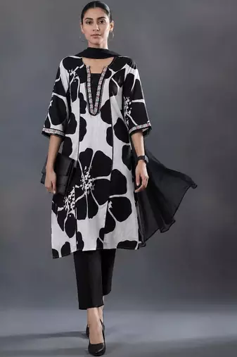 smart women printed kurta with trousers with dupatta