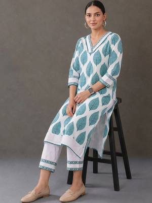 structured women printed kurta with trousers 2