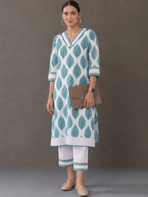 structured women printed kurta with trousers 3