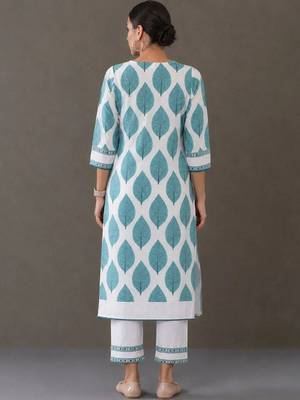 structured women printed kurta with trousers 5