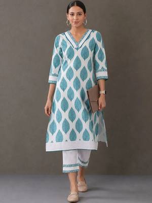 structured women printed kurta with trousers 7