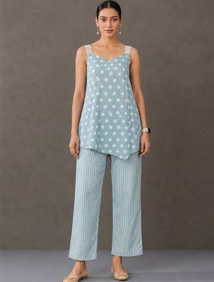 smart women printed kurti with palazzos 4