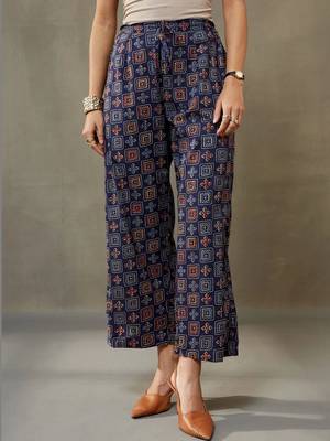 tailored women printed kurta with palazzos 4