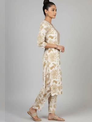 smart women printed kurta with trousers 6