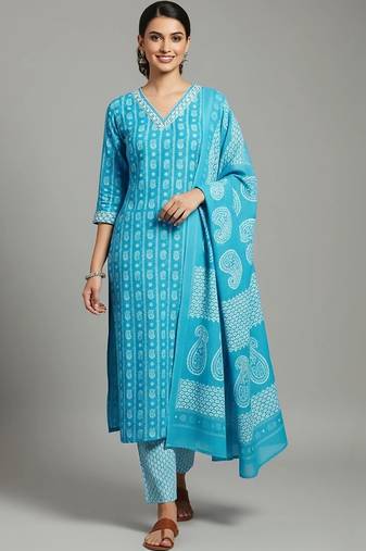 smart women printed kurta with trousers with dupatta