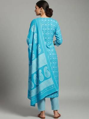 smart women printed kurta with trousers with dupatta 2