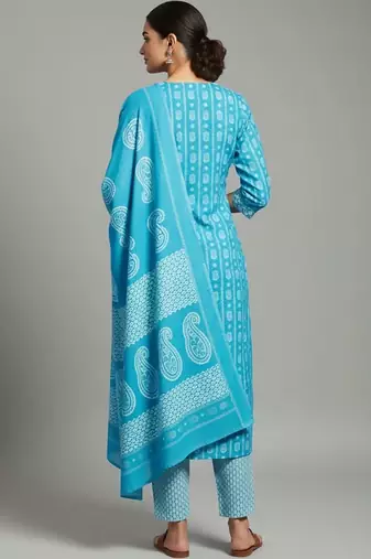 smart women printed kurta with trousers with dupatta