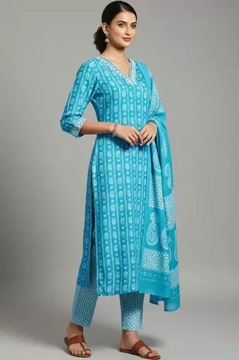 smart women printed kurta with trousers with dupatta
