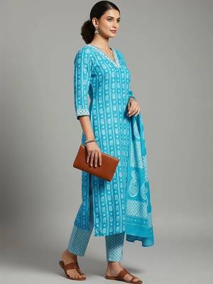 smart women printed kurta with trousers with dupatta 4