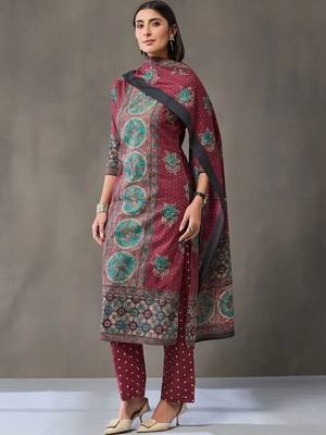 tailored women printed kurta with trousers with dupatta 6
