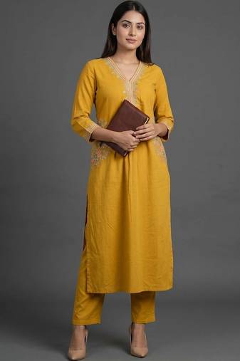 smart women embroidered kurta with trousers