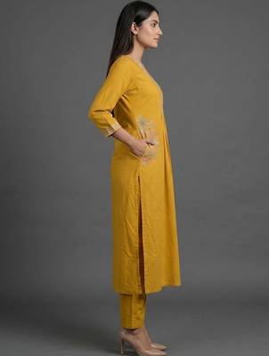 smart women embroidered kurta with trousers 2