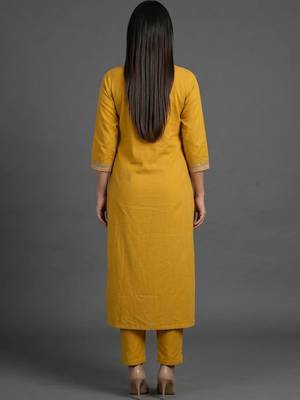 smart women embroidered kurta with trousers 3