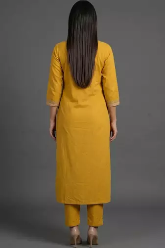 smart women embroidered kurta with trousers