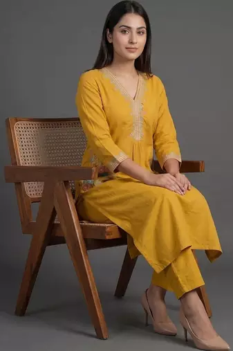 smart women embroidered kurta with trousers