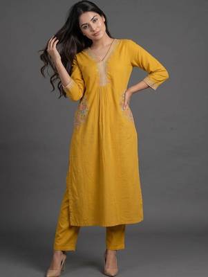 smart women embroidered kurta with trousers 5