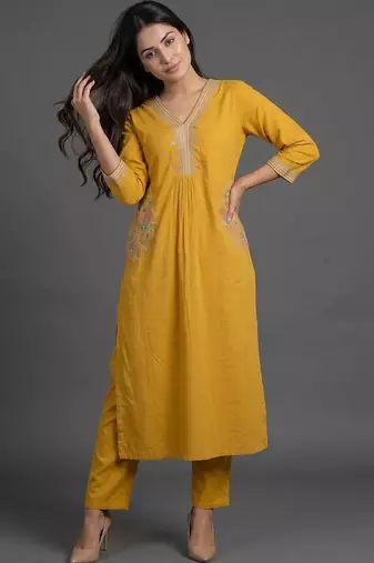 smart women embroidered kurta with trousers