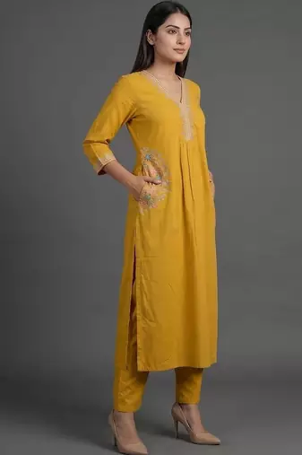 smart women embroidered kurta with trousers