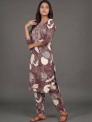 tailored women printed kurta with trousers 1