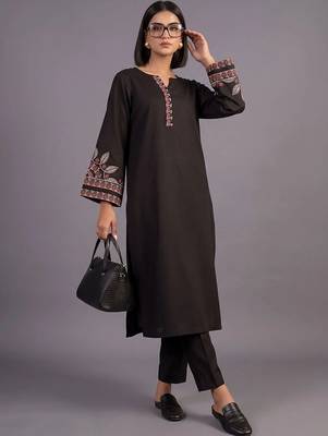 smart women kurta with trousers with dupatta 5